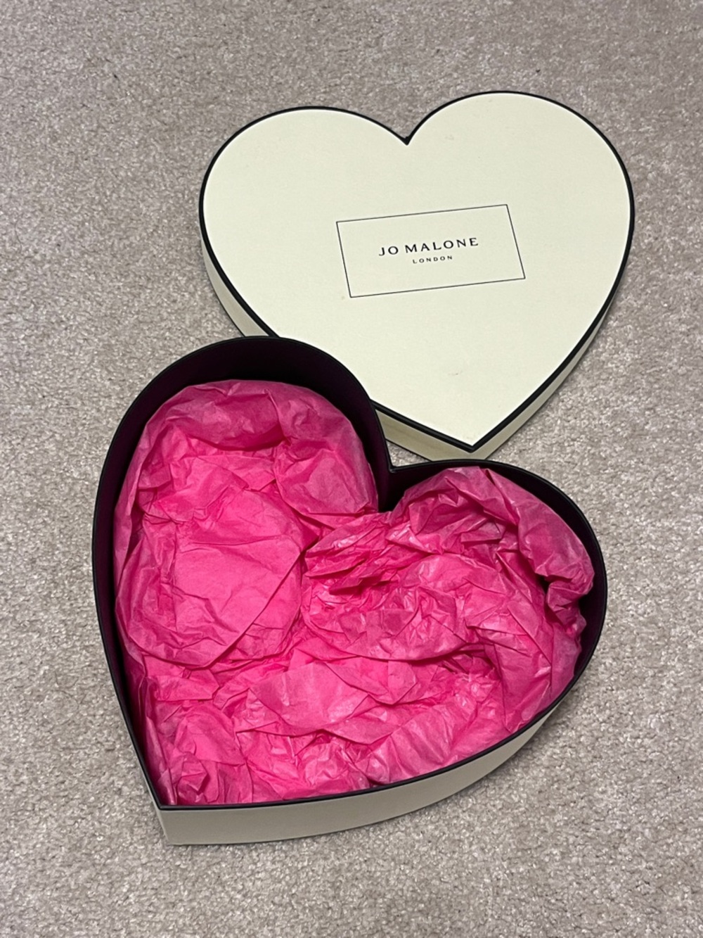 Jo Malone Heart-Shaped Box in Cream w Black Trim NEW! Best gift